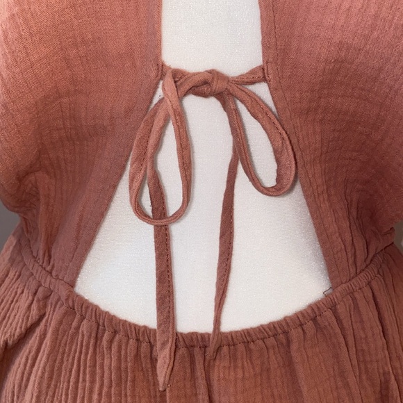 Style Rack Peplum Open Back Blouse - Picture 6 of 13